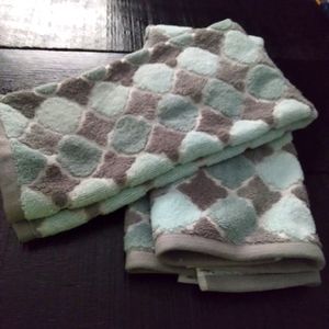 81 Madison hand towel